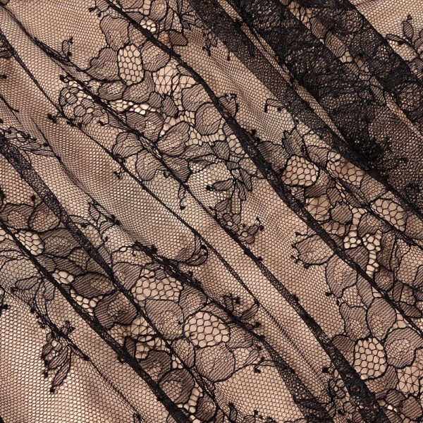 Midnight Lace Pleated Maxi Dress – Elegant Evening Gown